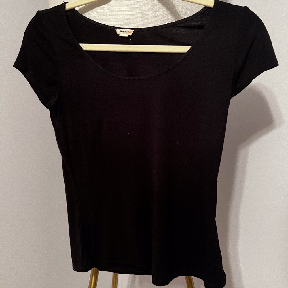 Garage Crop Scoop Neck Black fitted tee